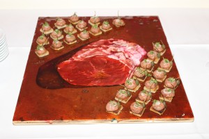 Gemälde "Fleisch" mit Fingerfood
